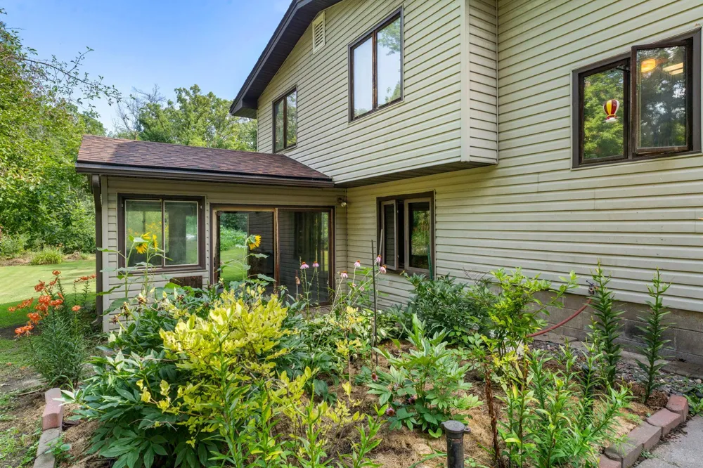 32350 Cedar Crest Trail NE North Branch, MN 55056