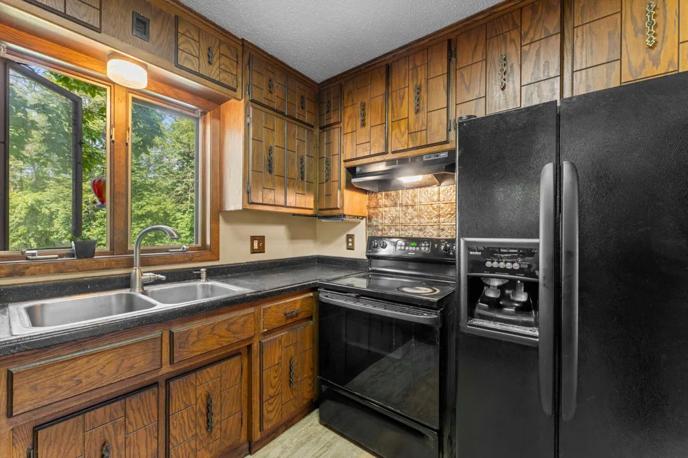 32350 Cedar Crest Trail NE North Branch, MN 55056