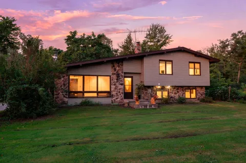 32350 Cedar Crest Trail NE