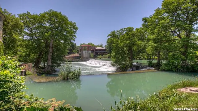 1010 Gladys Run Seguin, TX 78155