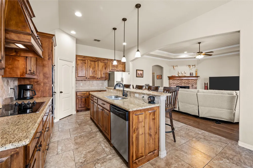 116 Camouflage Circle Willow Park, TX 76008