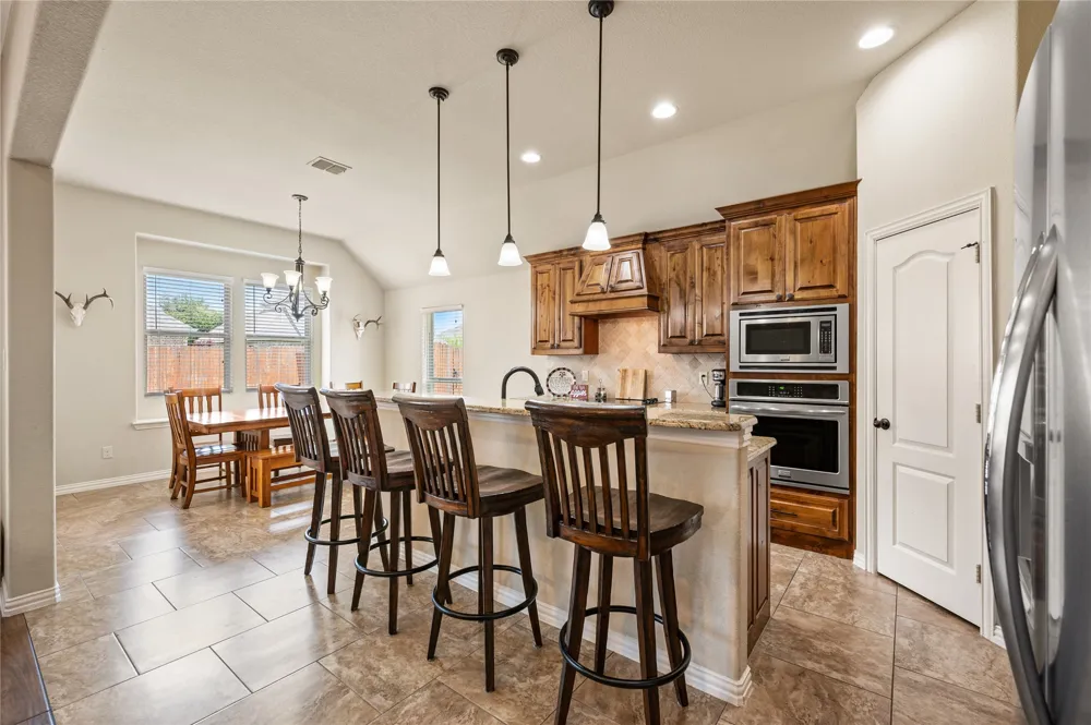116 Camouflage Circle Willow Park, TX 76008