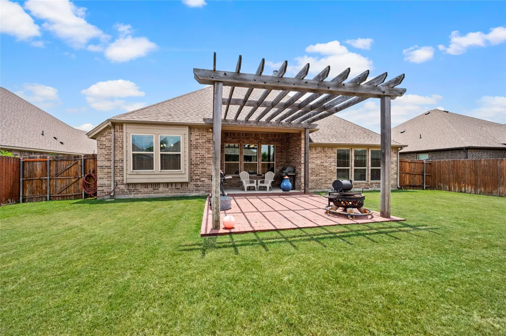 116 Camouflage Circle Willow Park, TX 76008