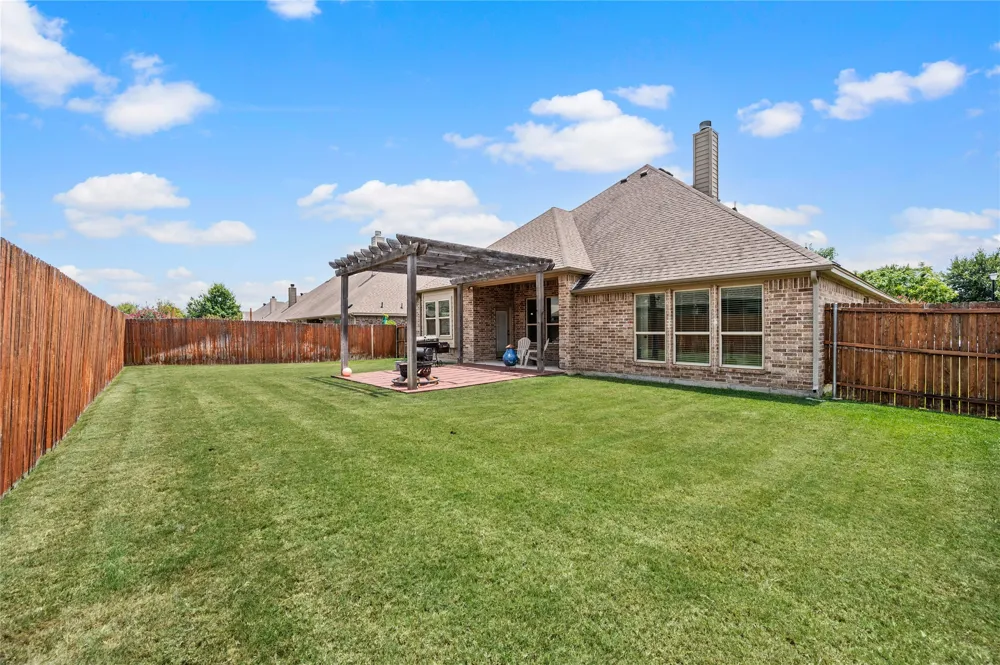 116 Camouflage Circle Willow Park, TX 76008