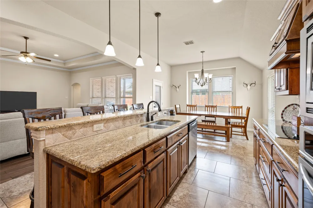 116 Camouflage Circle Willow Park, TX 76008