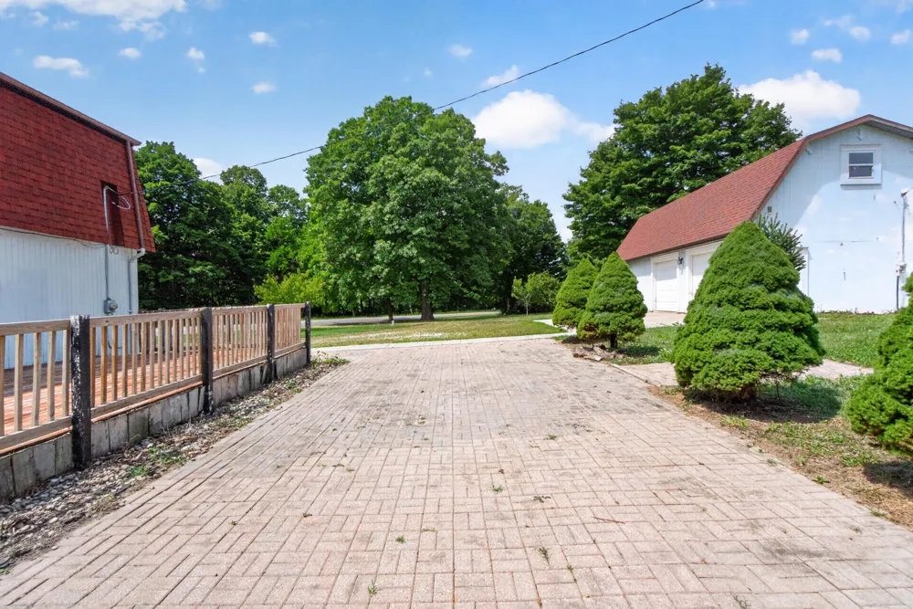 18600 Manitou Road Addison, MI 49220