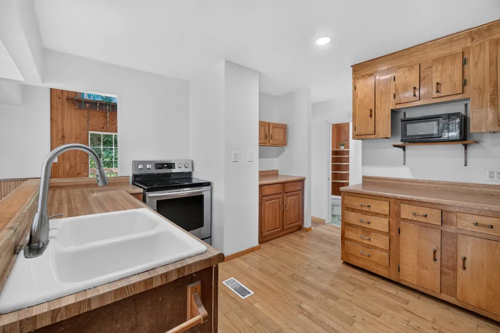 18600 Manitou Road Addison, MI 49220