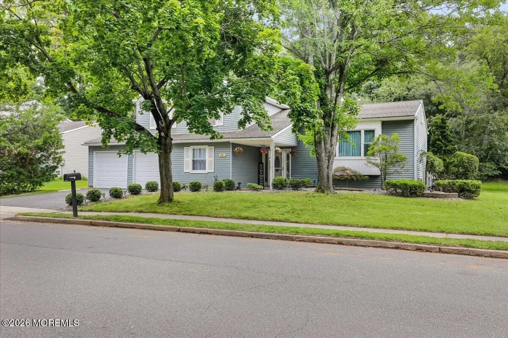 43 Glen Arden Drive Howell, NJ 07731