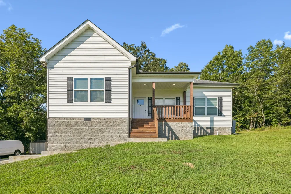 2800 N Hurricane Creek Rd Mc Ewen, TN 37101
