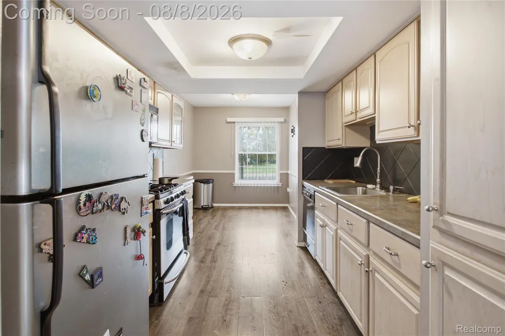 20350 Weybridge Street Clinton Charter Township, MI 48036