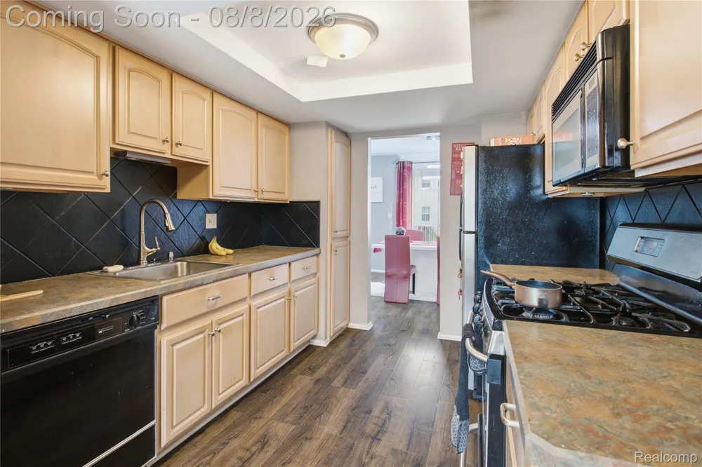20350 Weybridge Street Clinton Charter Township, MI 48036