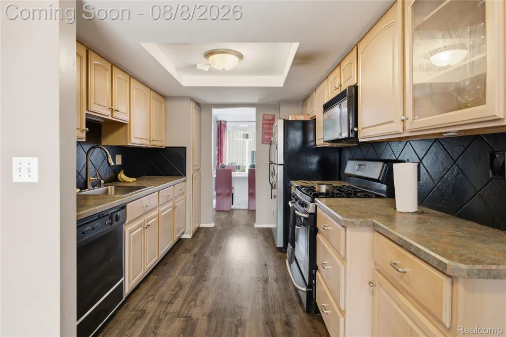 20350 Weybridge Street Clinton Charter Township, MI 48036