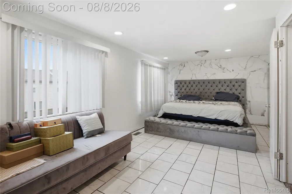 20350 Weybridge Street Clinton Charter Township, MI 48036