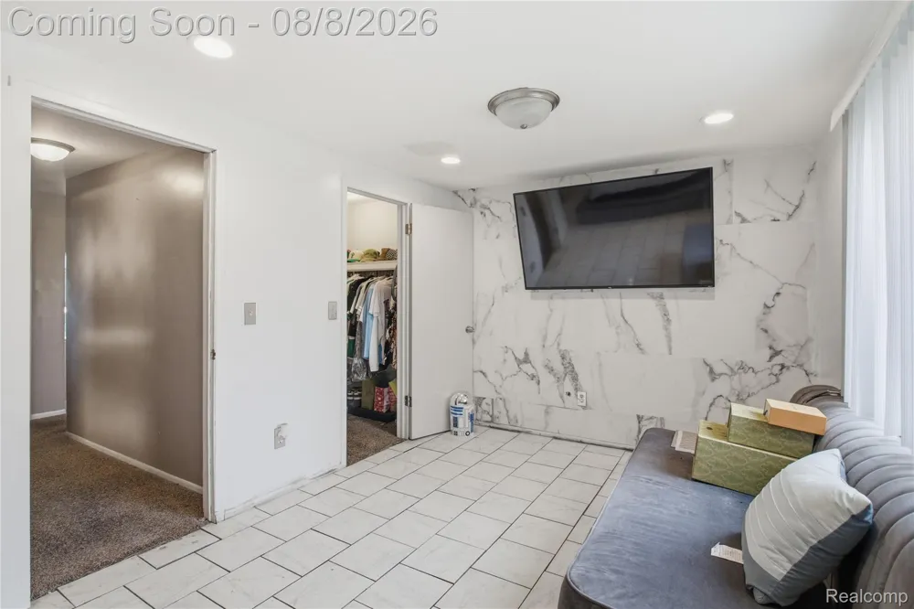 20350 Weybridge Street Clinton Charter Township, MI 48036