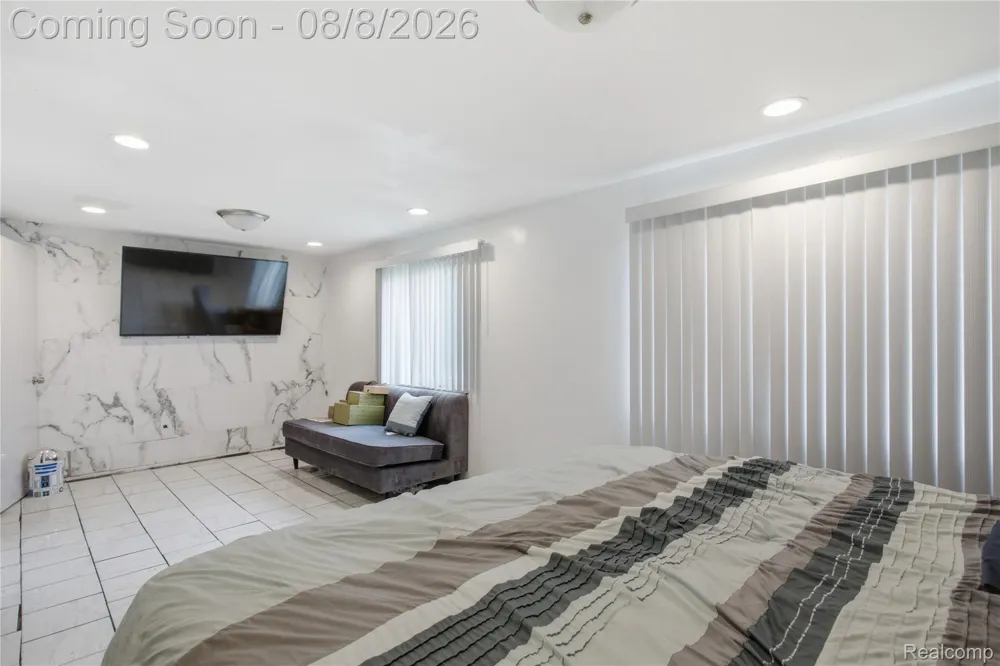 20350 Weybridge Street Clinton Charter Township, MI 48036