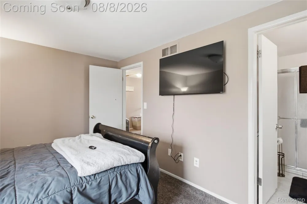 20350 Weybridge Street Clinton Charter Township, MI 48036
