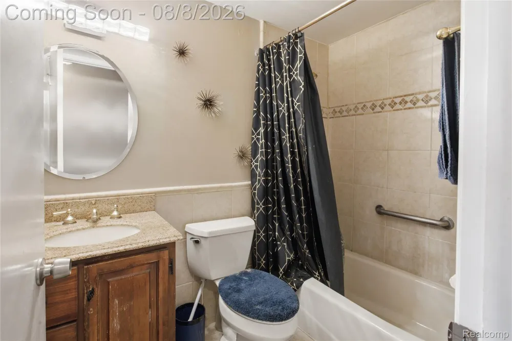 20350 Weybridge Street Clinton Charter Township, MI 48036