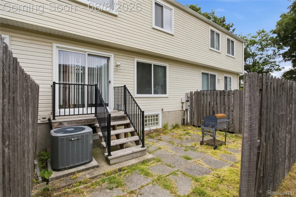 20350 Weybridge Street Clinton Charter Township, MI 48036
