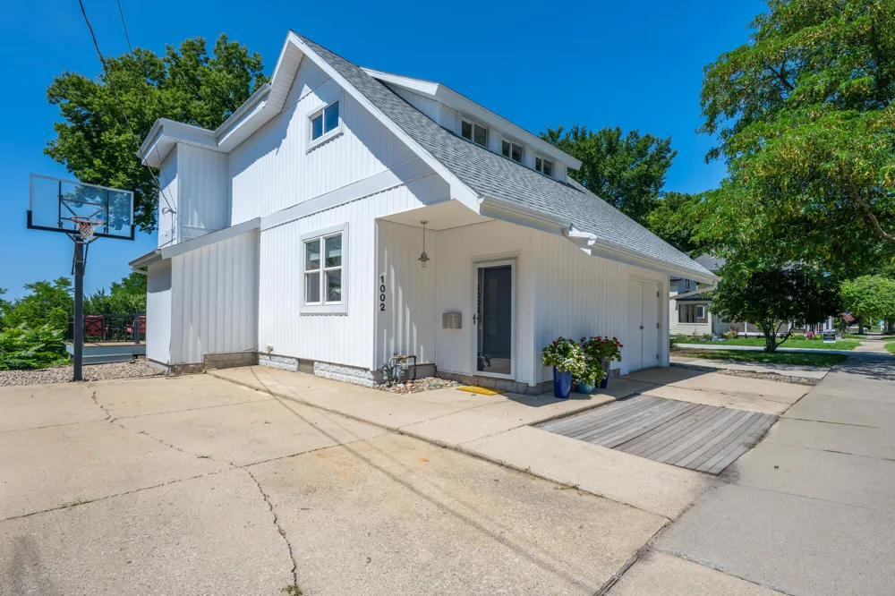 1002 Lake Boulevard St. Joseph, MI 49085