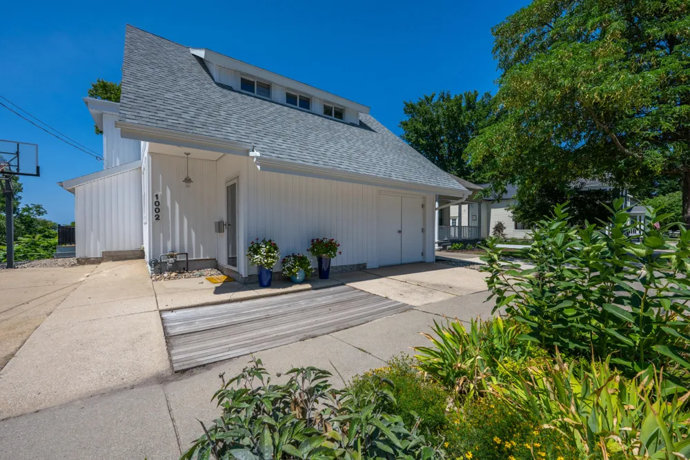 1002 Lake Boulevard St. Joseph, MI 49085