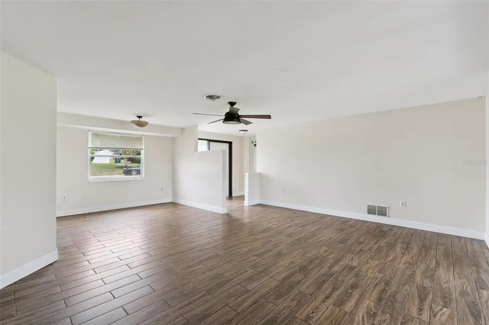 702 WILDABON AVENUE Lake Wales, FL 33853