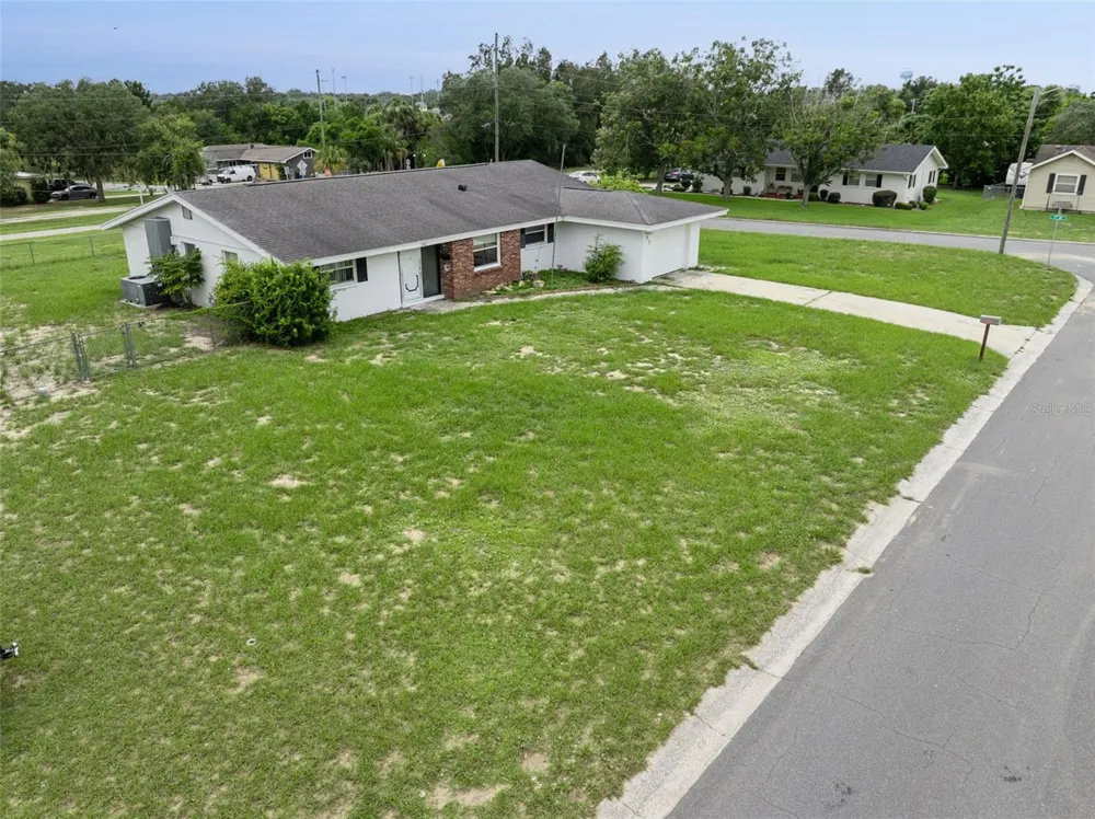 702 WILDABON AVENUE Lake Wales, FL 33853