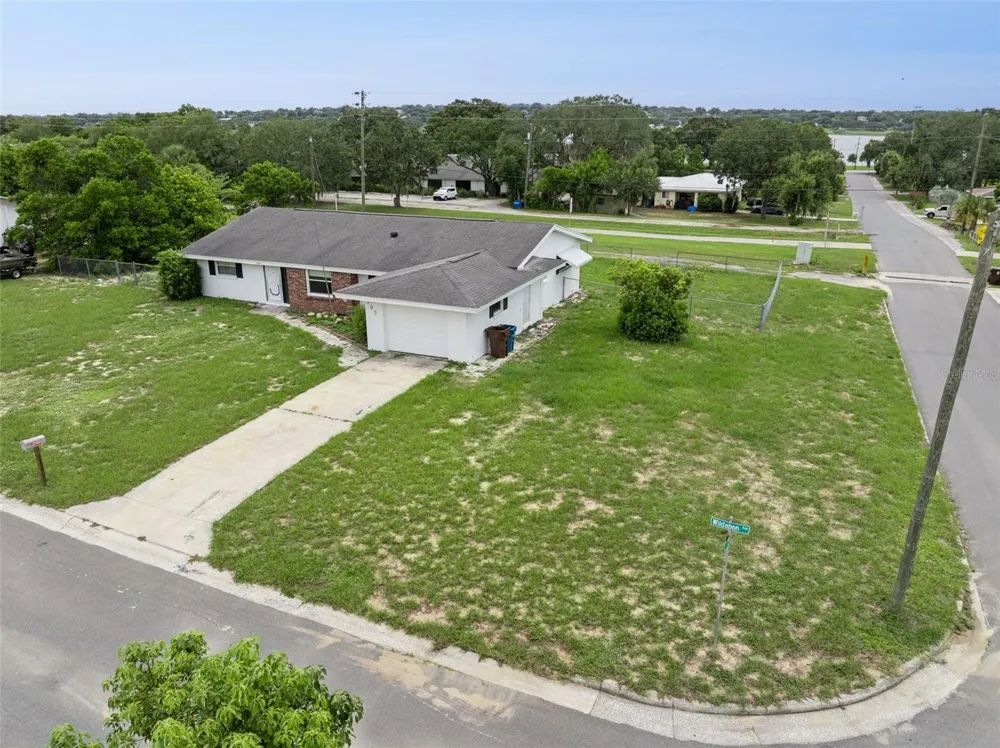 702 WILDABON AVENUE Lake Wales, FL 33853
