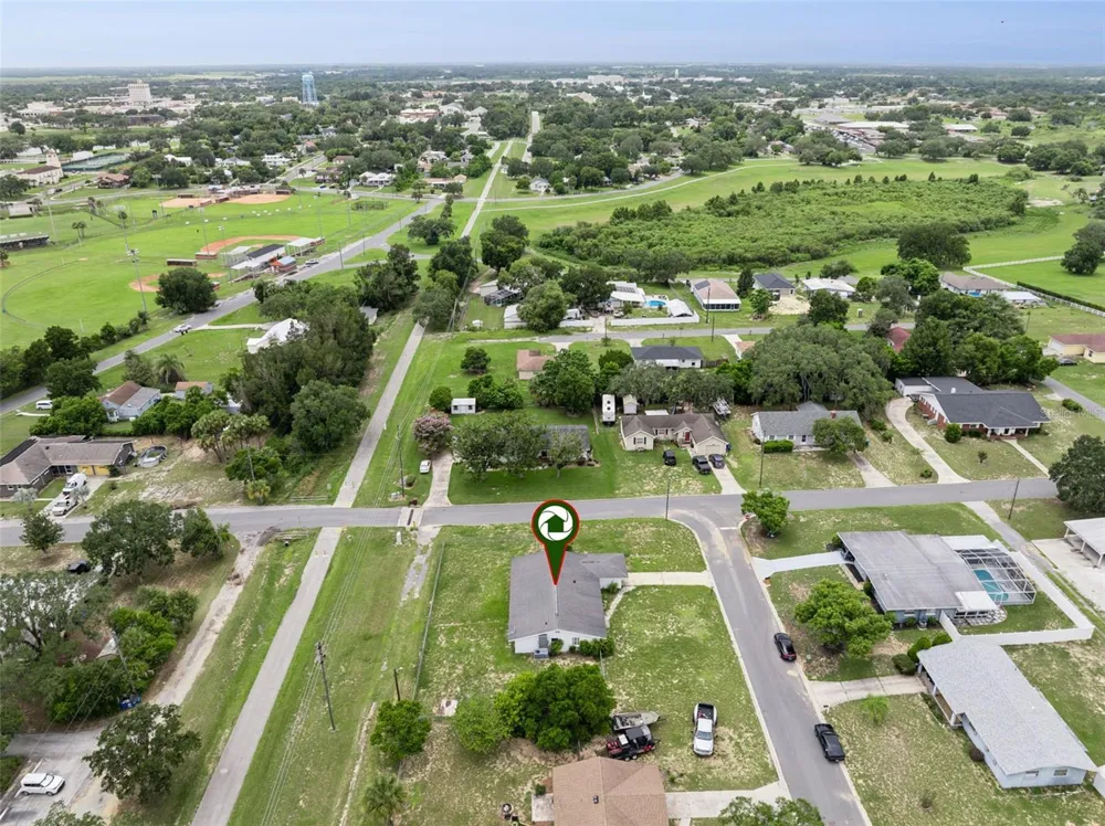 702 WILDABON AVENUE Lake Wales, FL 33853