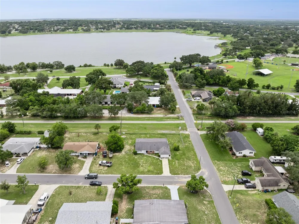 702 WILDABON AVENUE Lake Wales, FL 33853