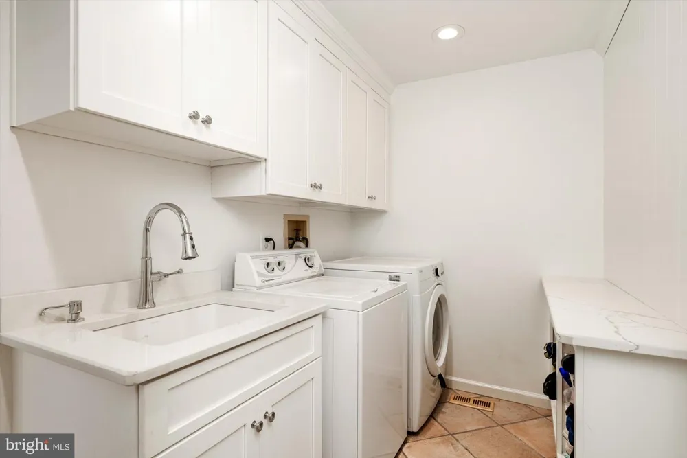 1 HIDDEN ACRES DRIVE Voorhees, NJ 08043