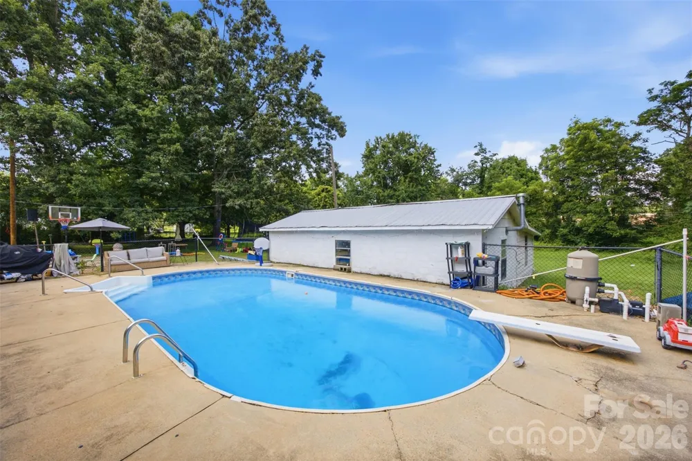 302 Charlotte Street Alexis, NC 28006