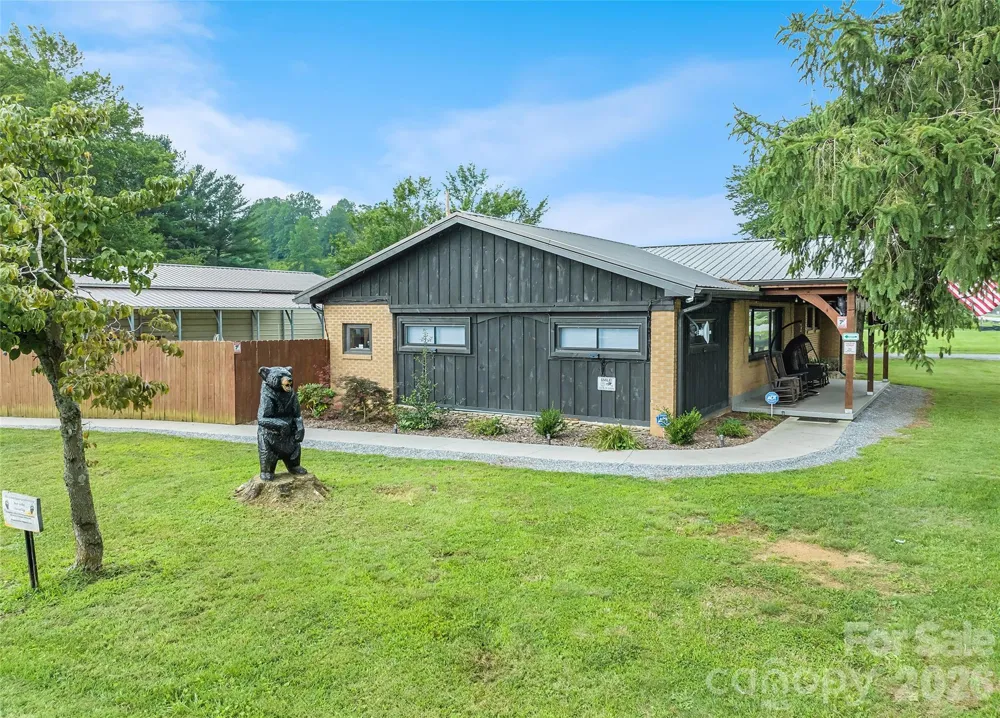 2906 Jonathan Creek Road Waynesville, NC 28785