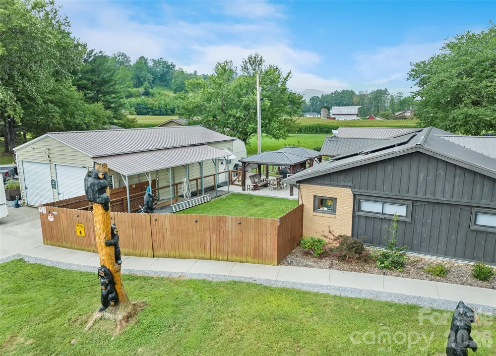 2906 Jonathan Creek Road Waynesville, NC 28785