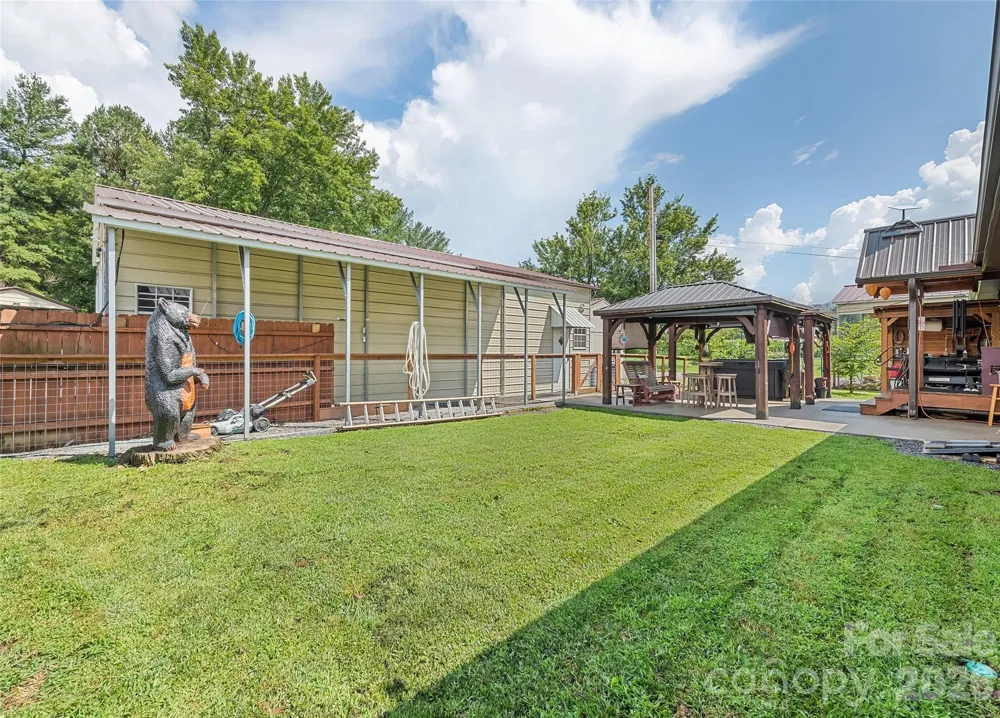 2906 Jonathan Creek Road Waynesville, NC 28785