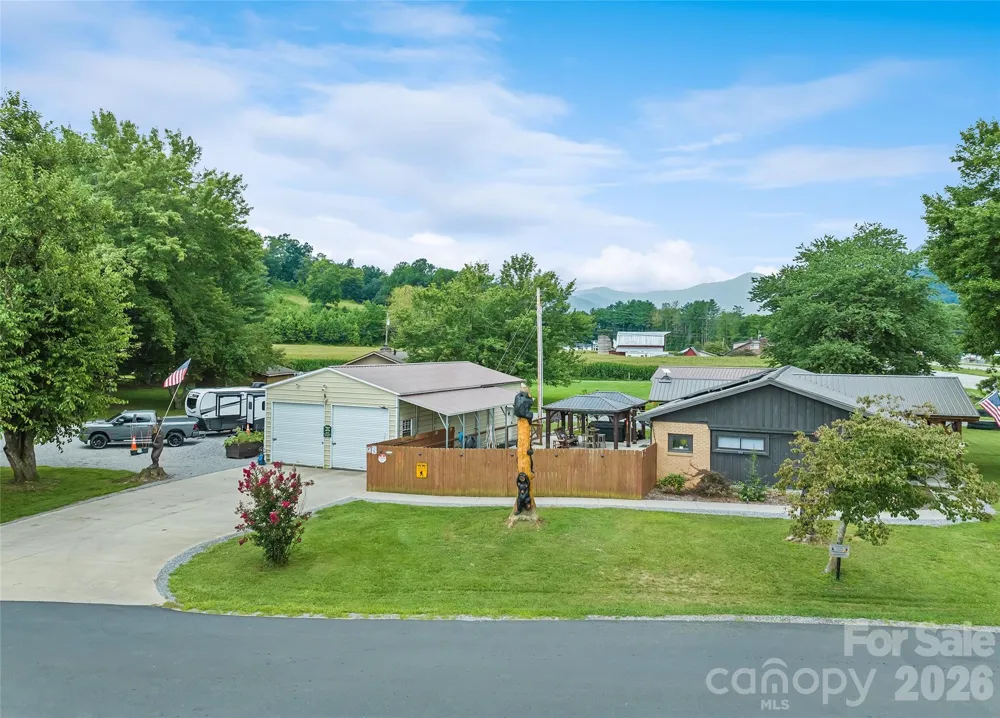 2906 Jonathan Creek Road Waynesville, NC 28785