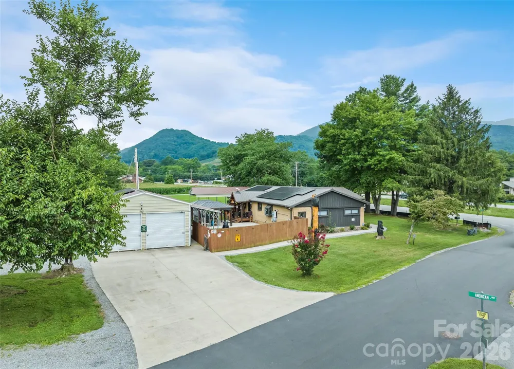 2906 Jonathan Creek Road Waynesville, NC 28785