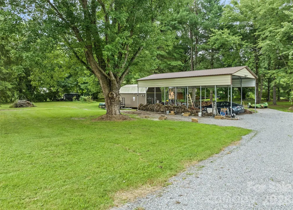 2906 Jonathan Creek Road Waynesville, NC 28785