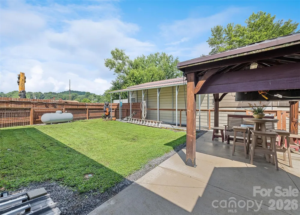 2906 Jonathan Creek Road Waynesville, NC 28785