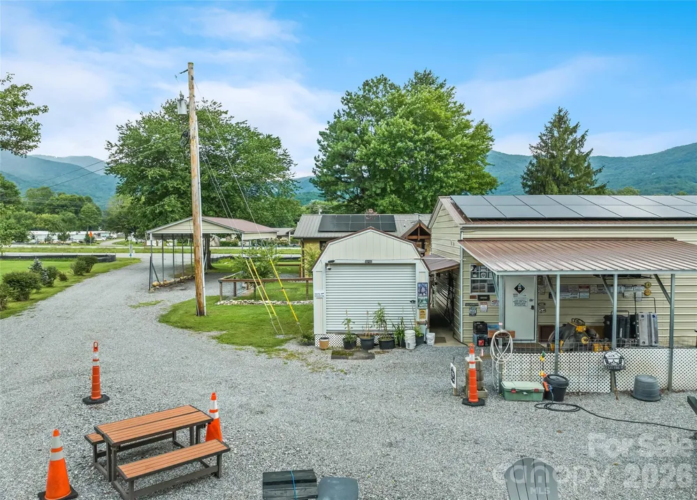 2906 Jonathan Creek Road Waynesville, NC 28785