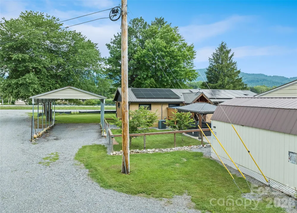 2906 Jonathan Creek Road Waynesville, NC 28785