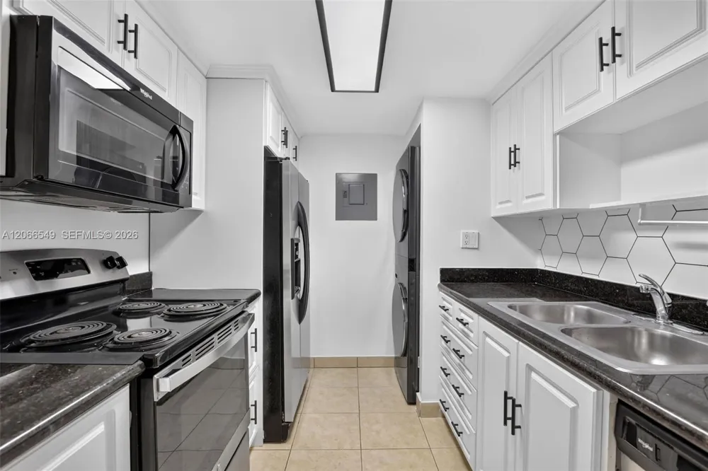 220 Lakeview Dr #210 Weston, FL 33326