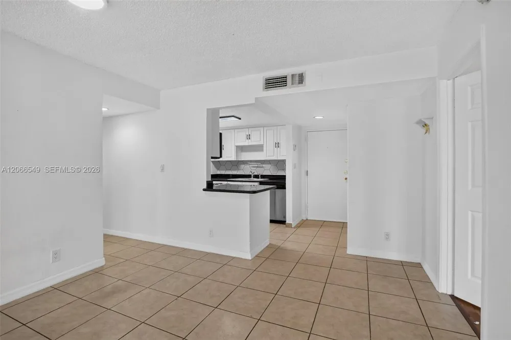 220 Lakeview Dr #210 Weston, FL 33326