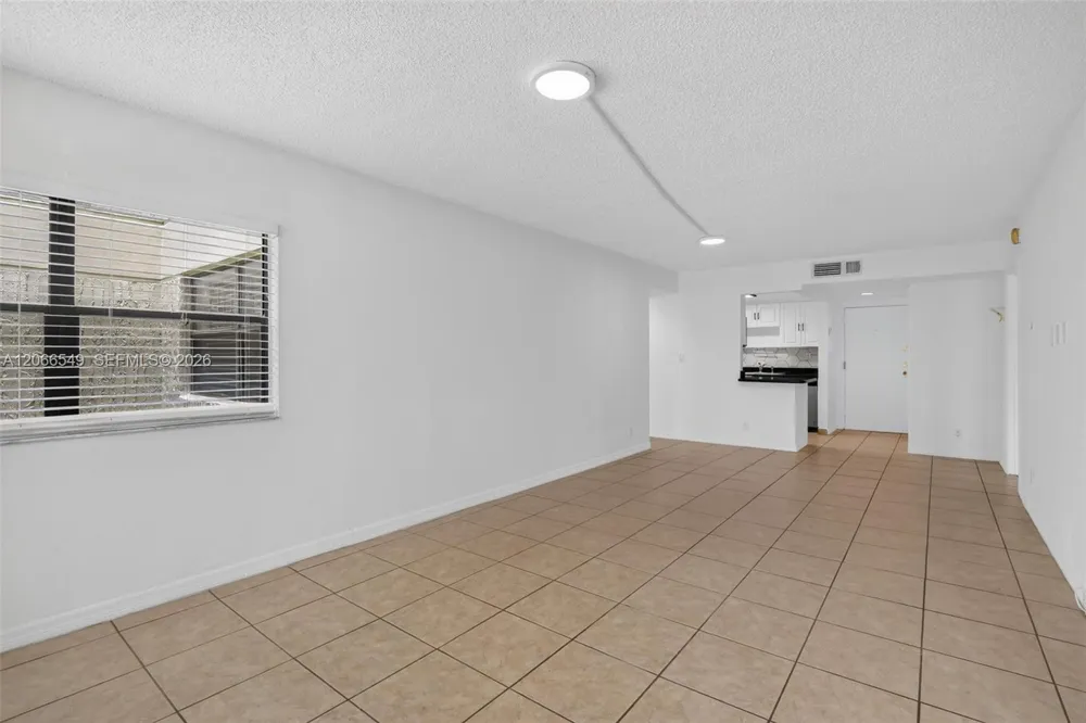 220 Lakeview Dr #210 Weston, FL 33326