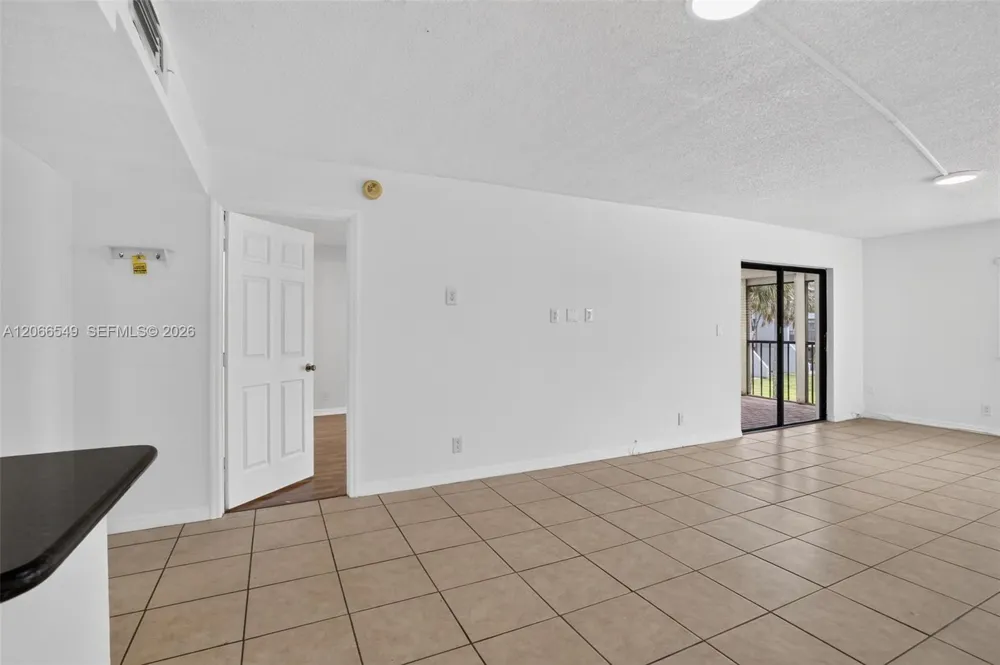 220 Lakeview Dr #210 Weston, FL 33326
