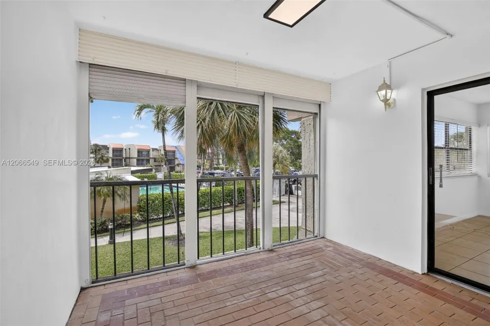 220 Lakeview Dr #210 Weston, FL 33326