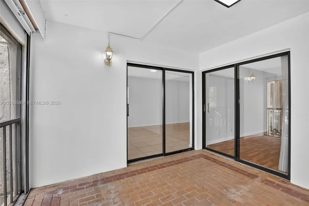 220 Lakeview Dr #210 Weston, FL 33326