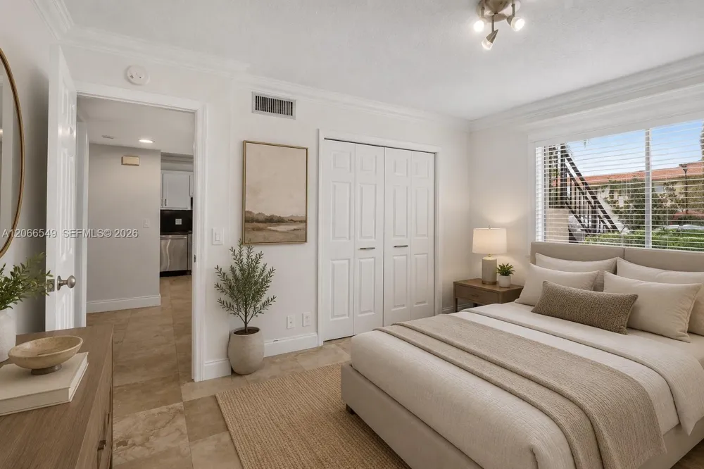 220 Lakeview Dr #210 Weston, FL 33326