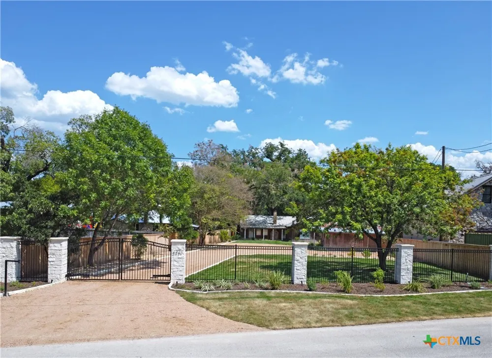 2221 Gruene Road New Braunfels, TX 78130