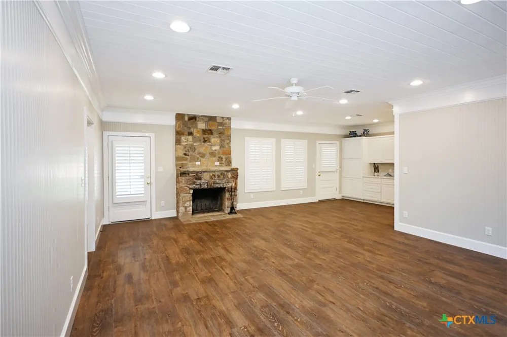 2221 Gruene Road New Braunfels, TX 78130