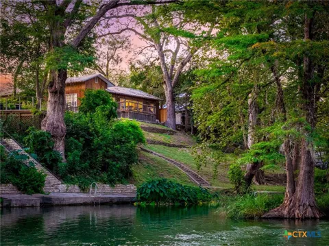 2221 Gruene Road